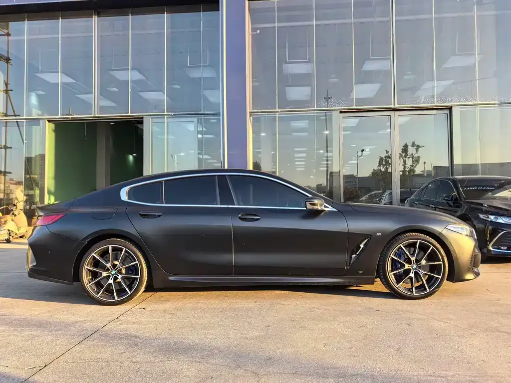 BMW 8 Series — фото 6