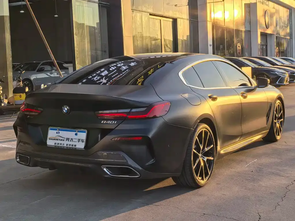 BMW 8 Series — фото 2