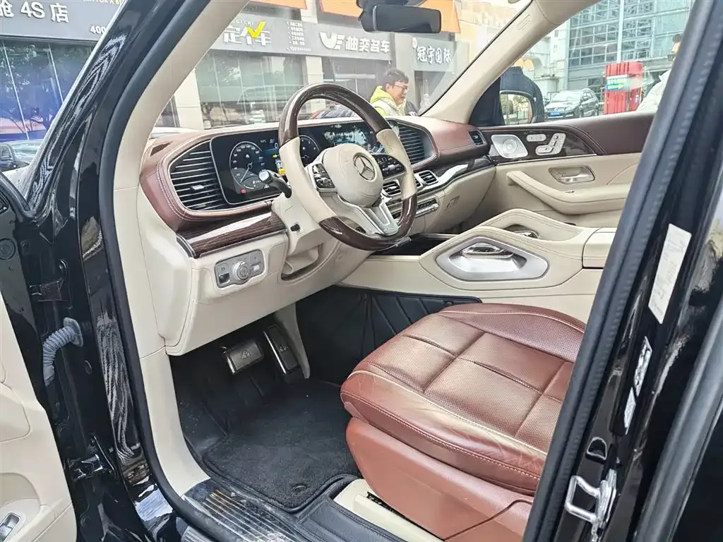 Mercedes-Benz GLS — фото 9