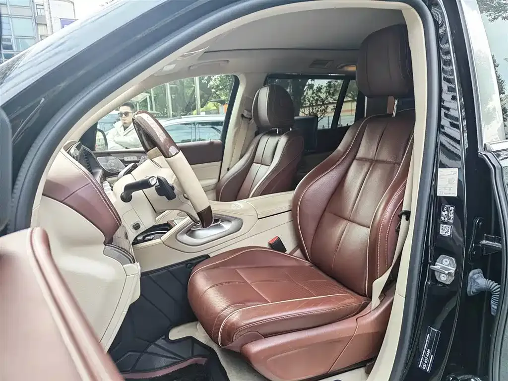 Mercedes-Benz GLS — фото 6