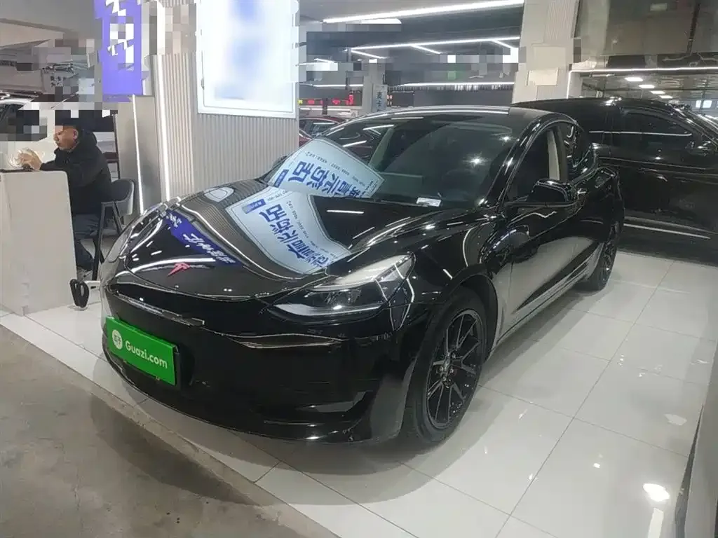 Tesla Model 3 — фото 1