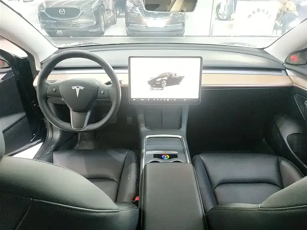 Tesla Model 3 — фото 10