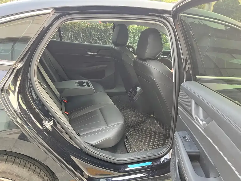 Volkswagen Passat — фото 6
