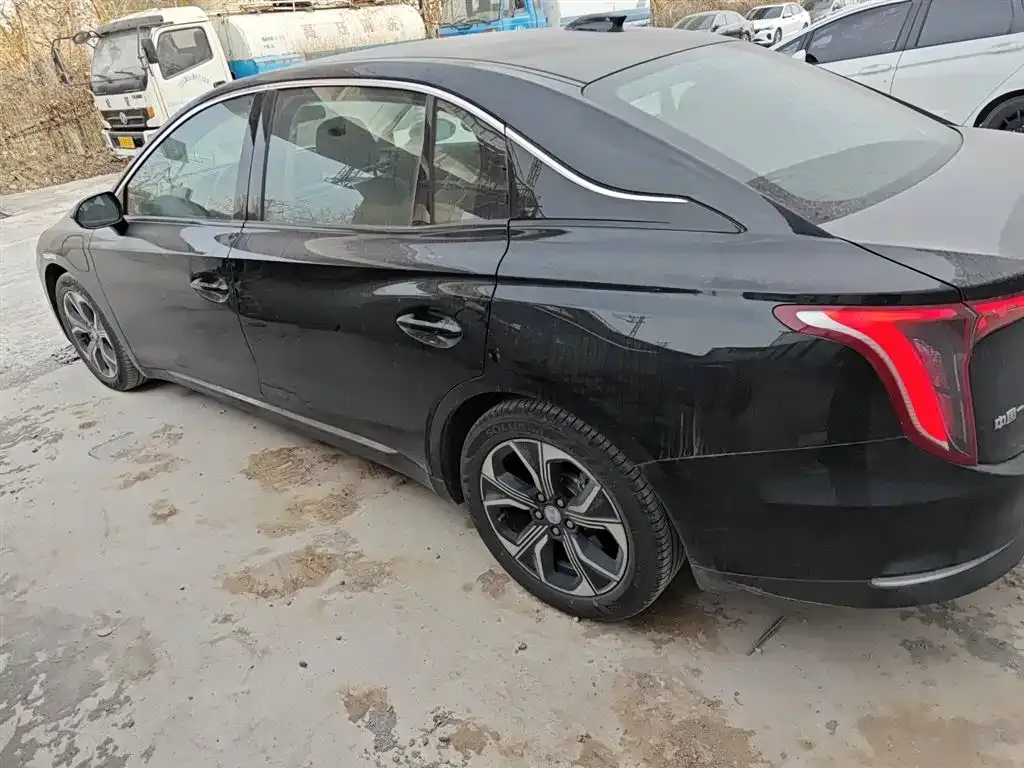 Hongqi E-QM5 — фото 10