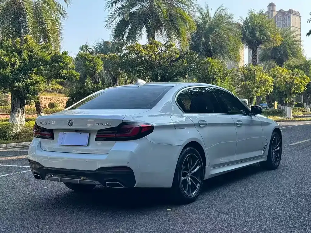 BMW 5 Series — фото 10