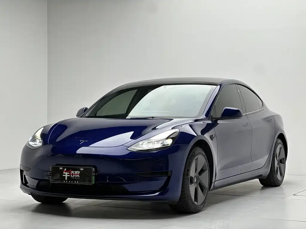 Tesla Model 3 — фото 1