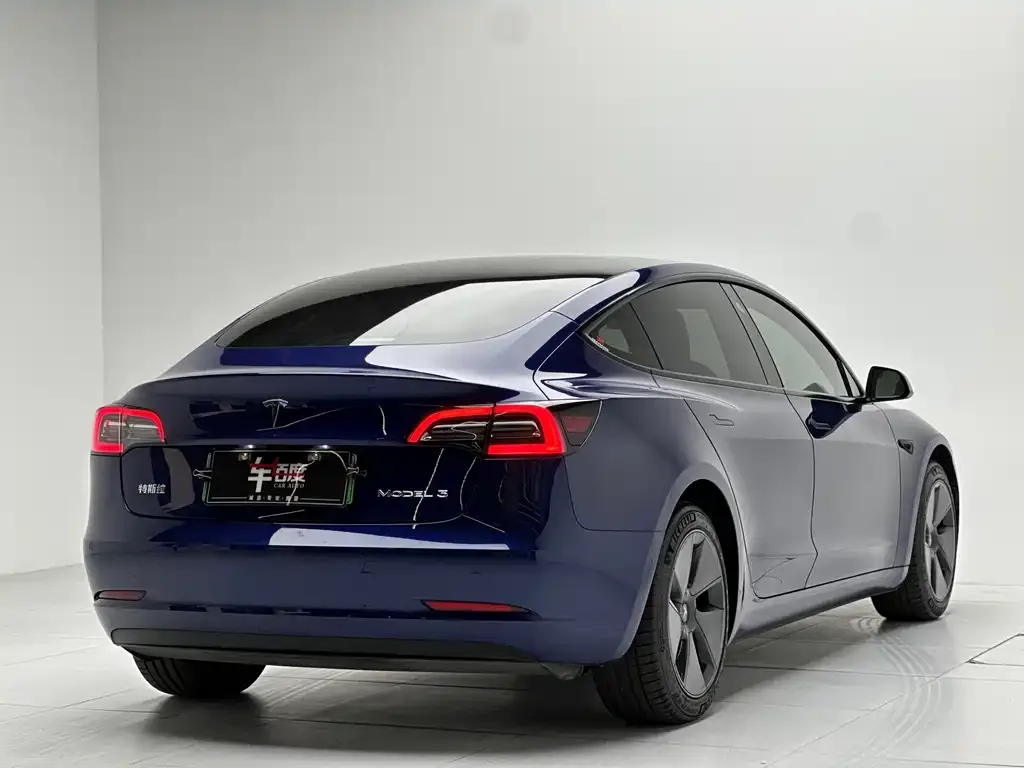 Tesla Model 3 — фото 4