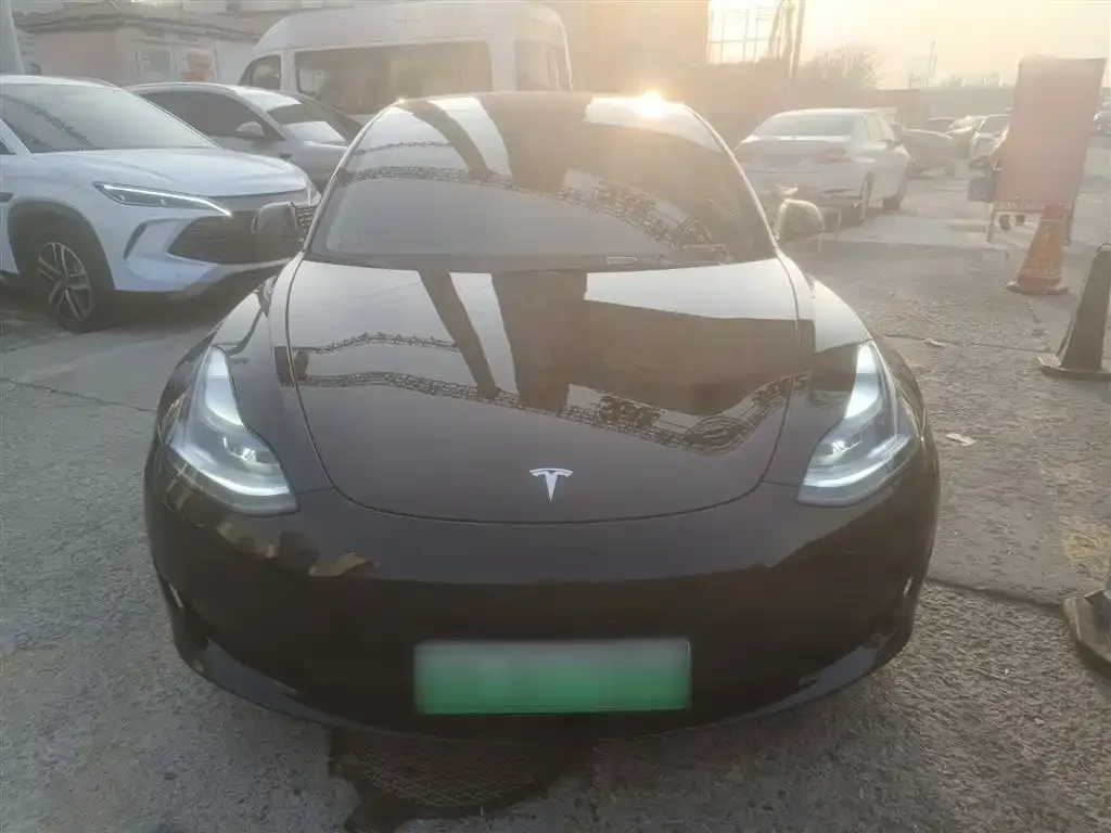 Tesla Model 3 — фото 3