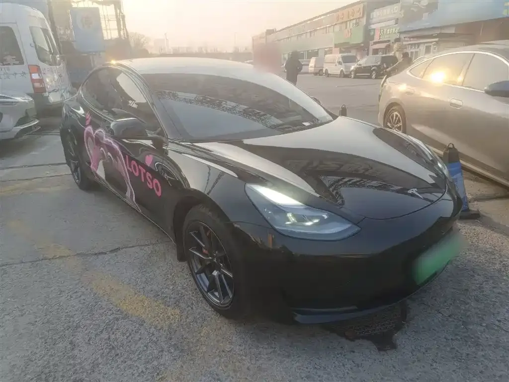 Tesla Model 3 — фото 4
