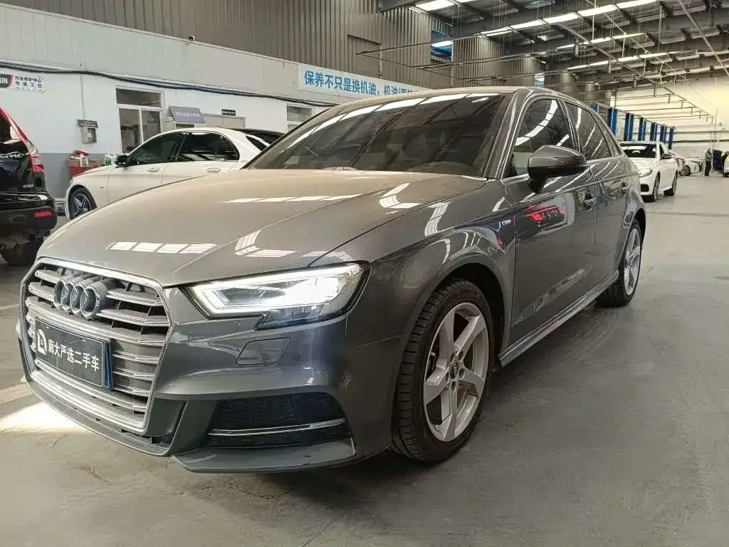 Audi A3 — фото 1