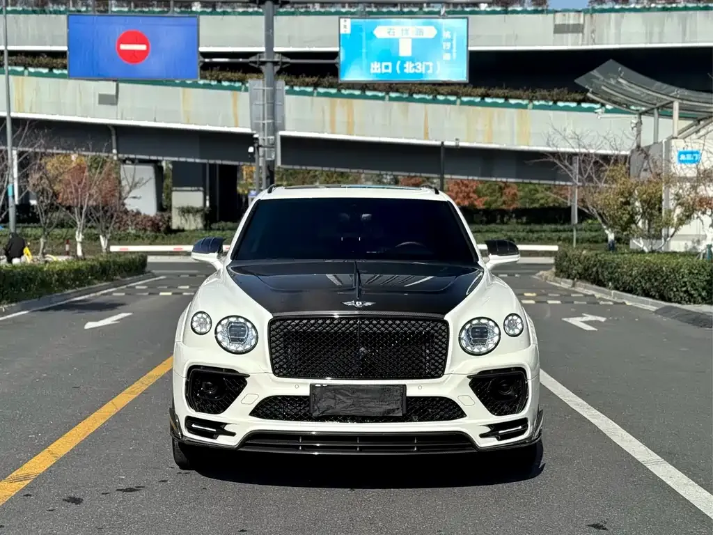 Bentley Bentayga — фото 1