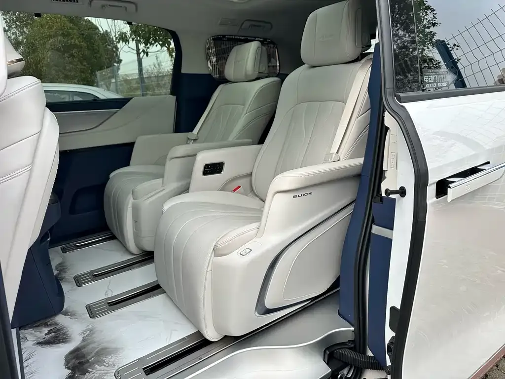 Buick GL8 Hybrid — фото 10