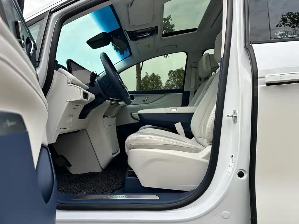 Buick GL8 Hybrid — фото 5