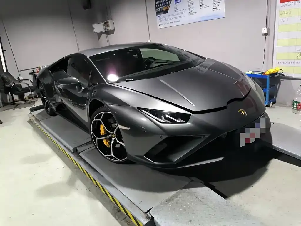 Lamborghini Huracan — фото 1