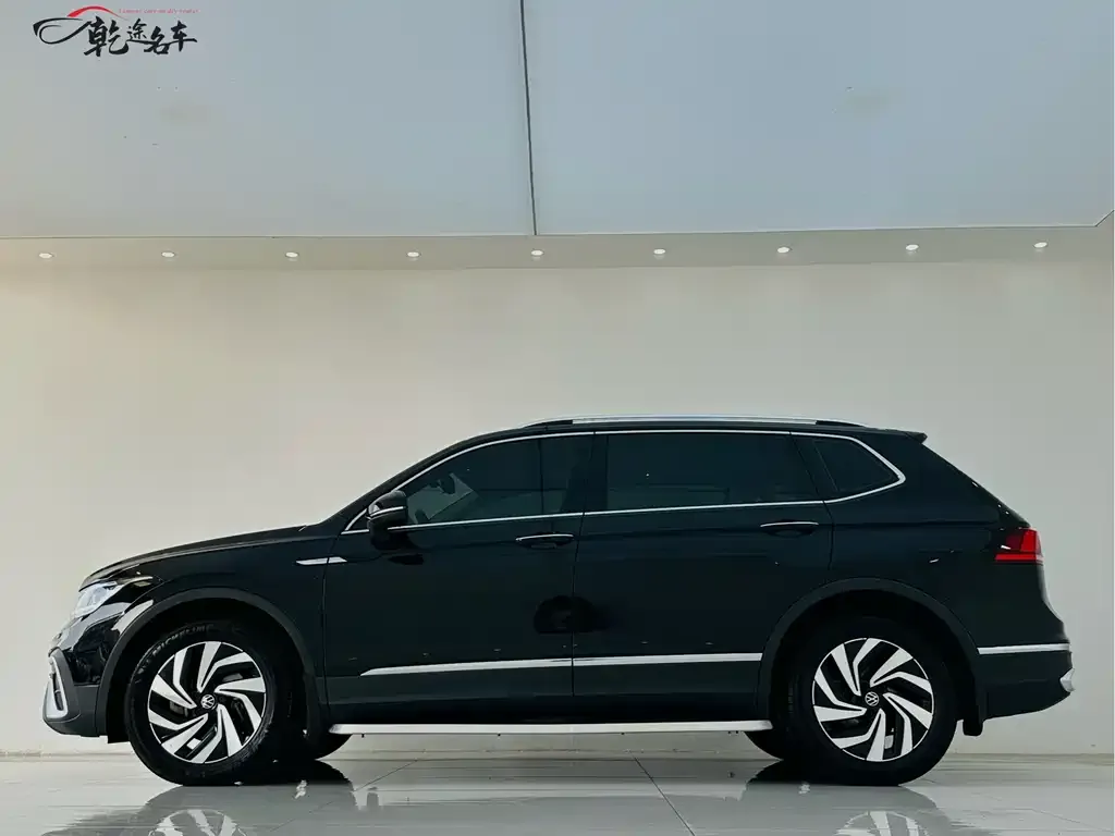 Volkswagen Tiguan L — фото 4