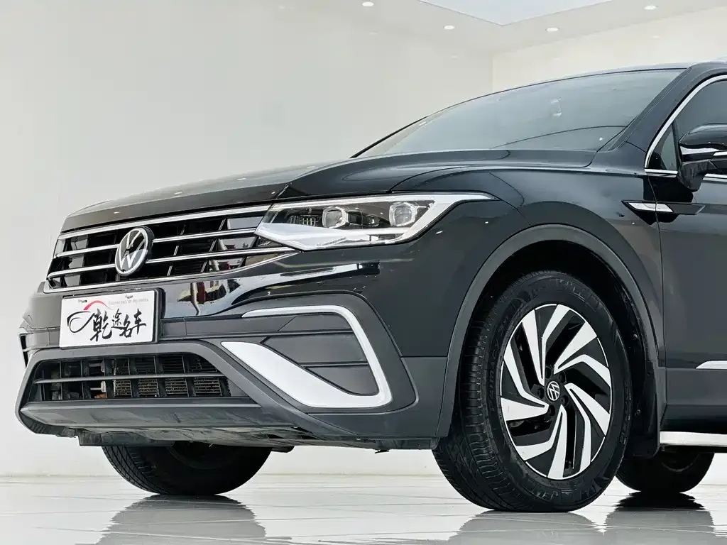 Volkswagen Tiguan L — фото 8