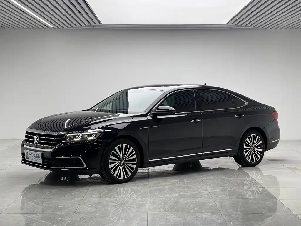 Volkswagen Passat — фото 1