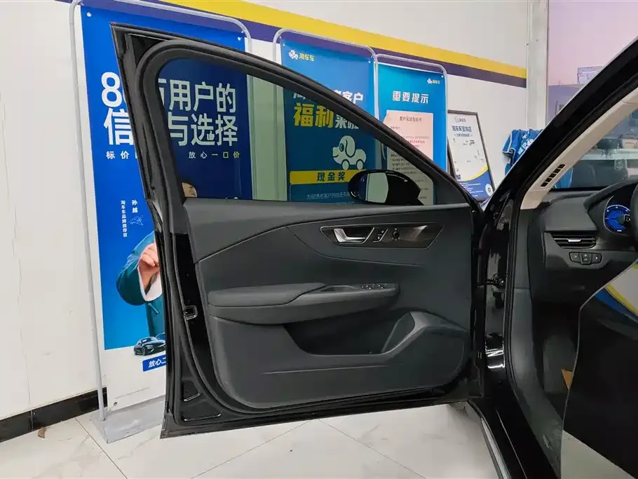 Hongqi E-QM5 — фото 8