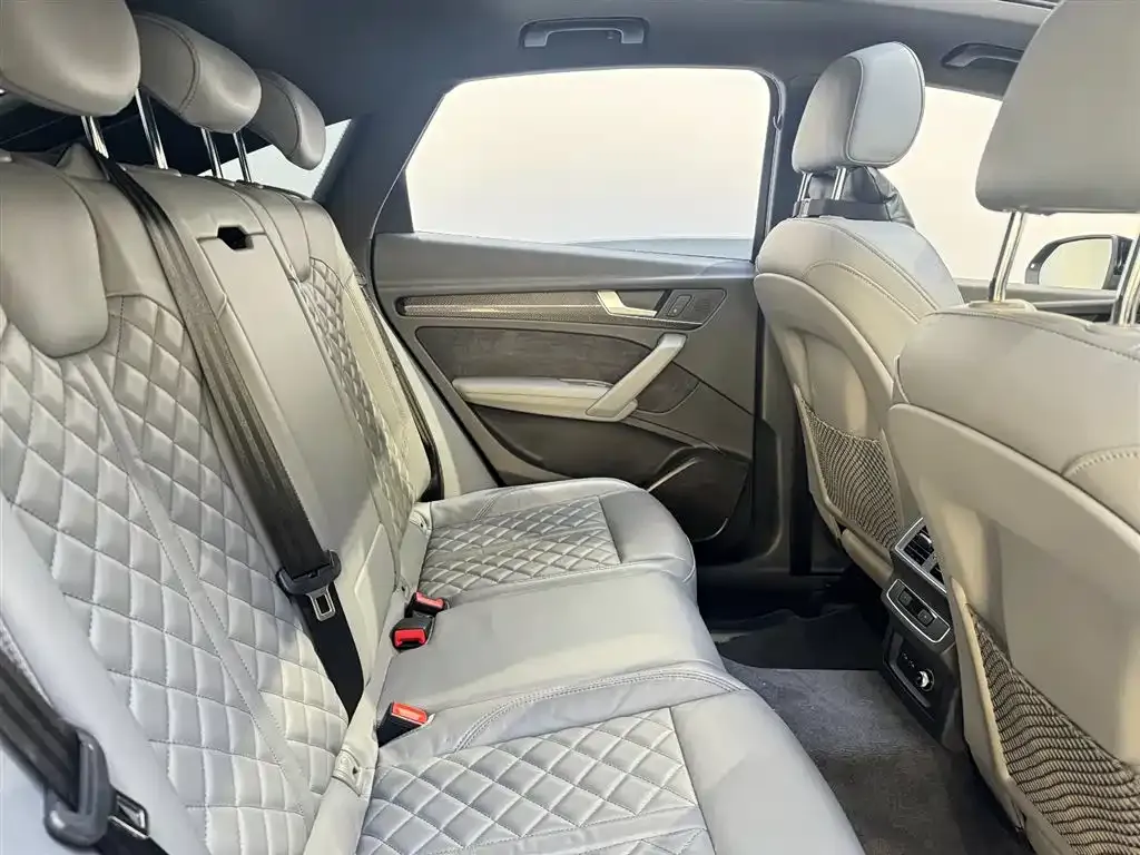 Audi Q5L Sportback — фото 6