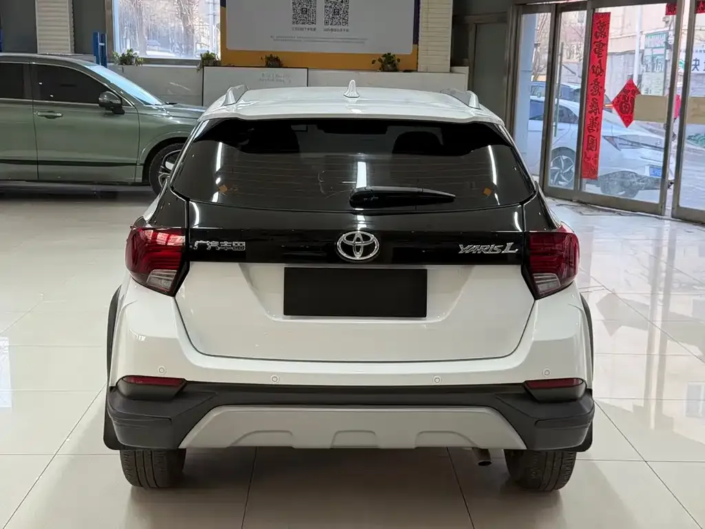 Toyota Yaris L — фото 4