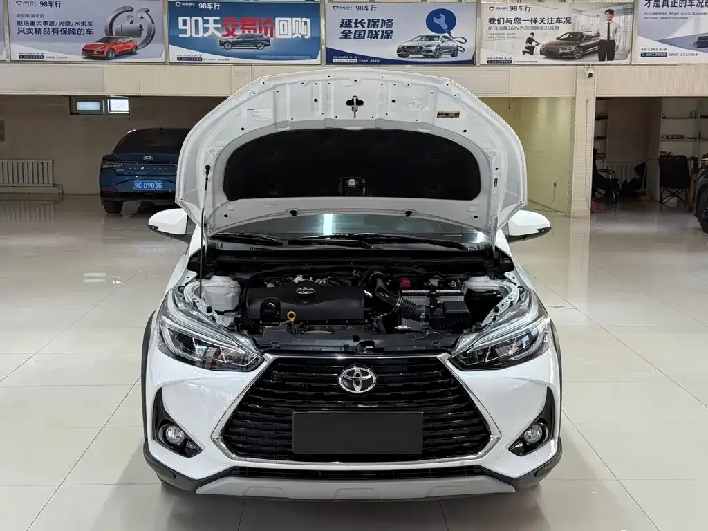 Toyota Yaris L — фото 7