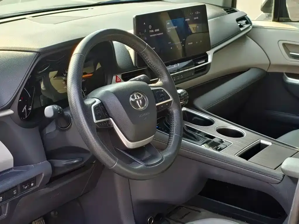 Toyota Granvia — фото 4
