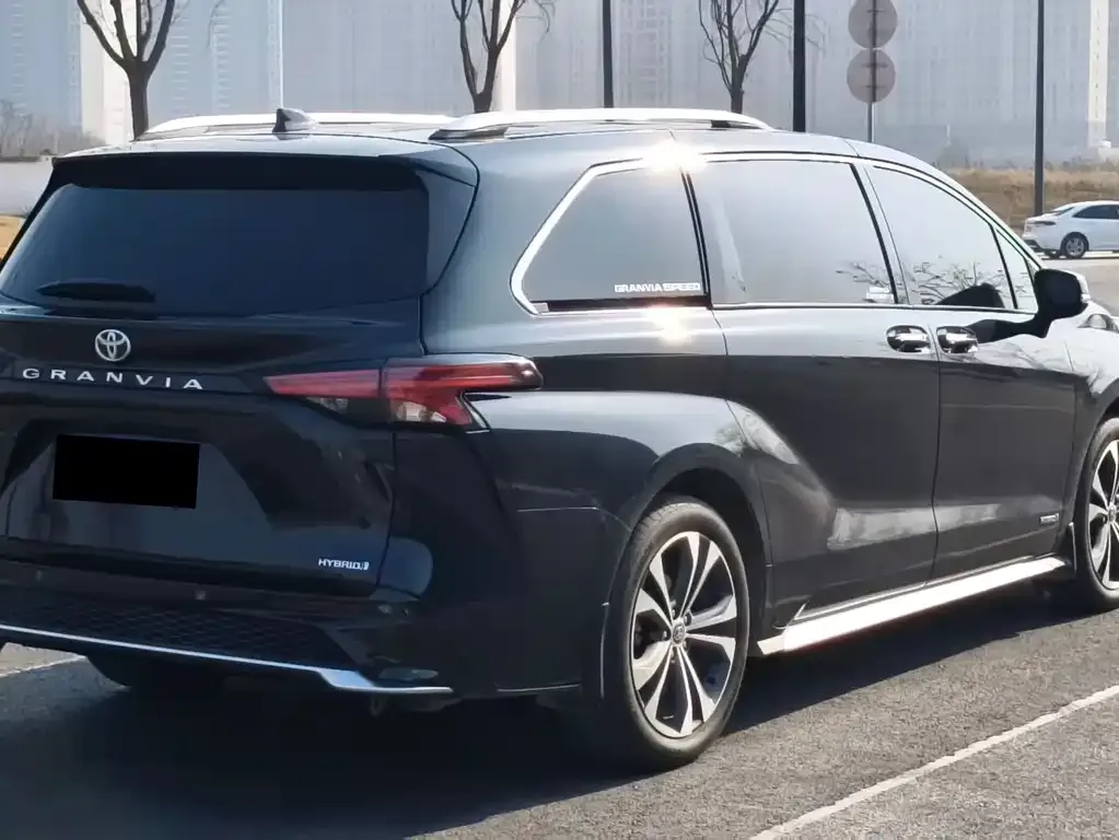 Toyota Granvia — фото 7