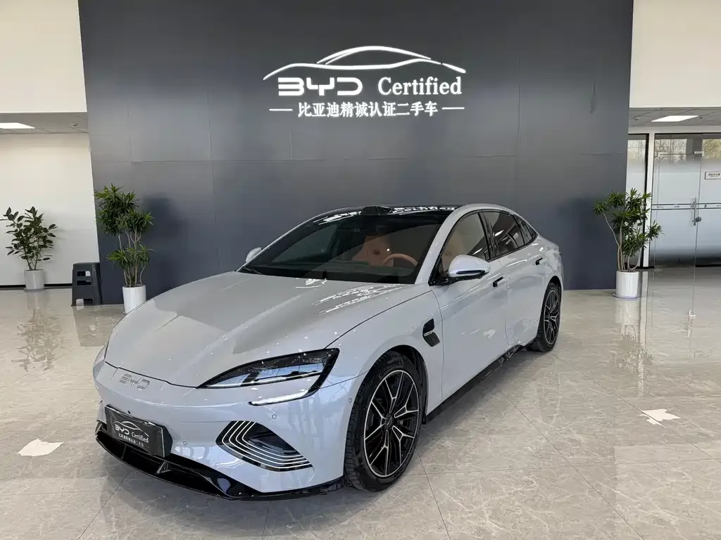 BYD Seal — фото 1
