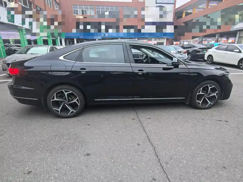 Volkswagen Passat — фото 7