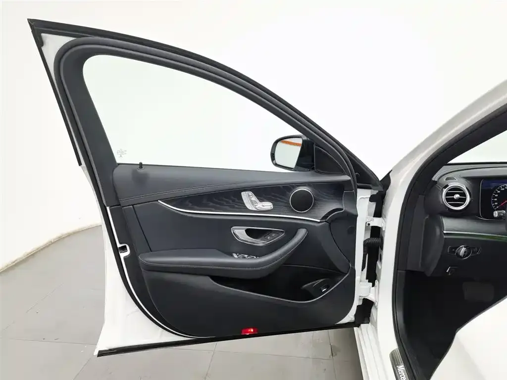 Mercedes-Benz E-Class (Import) — фото 4