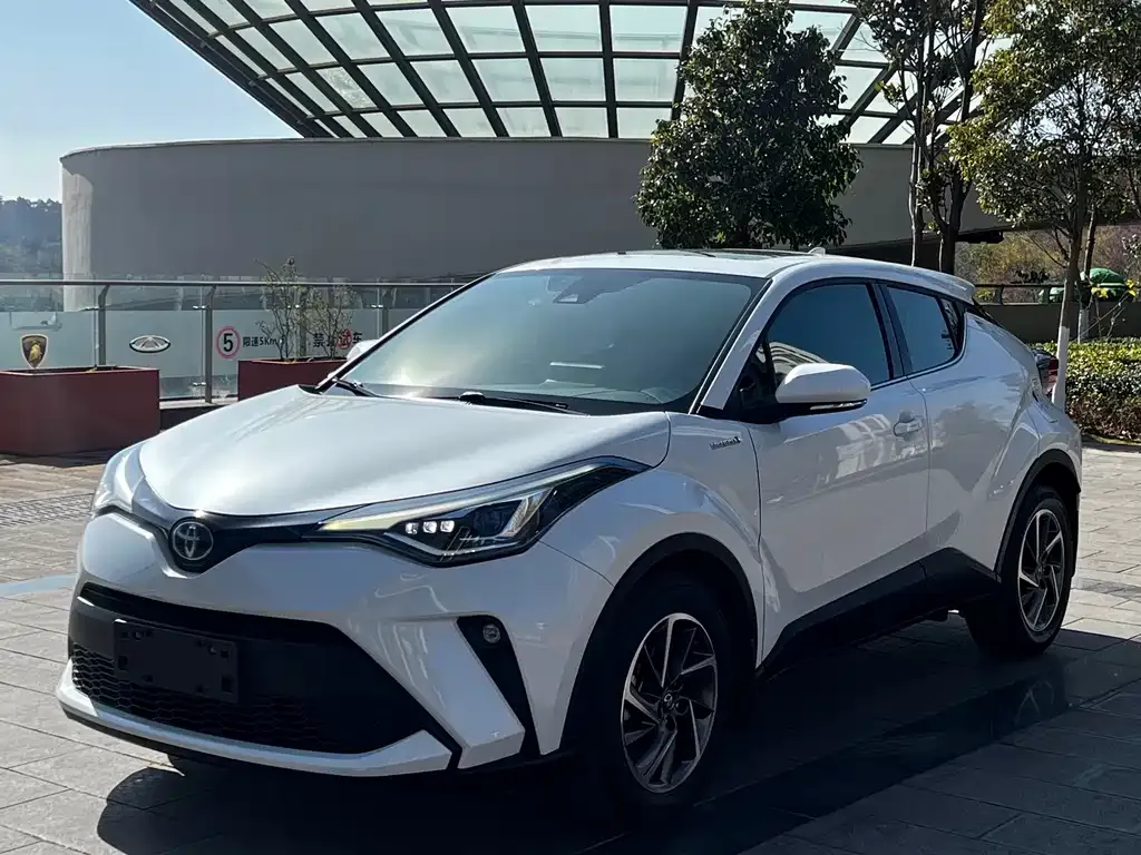Toyota C-HR — фото 1
