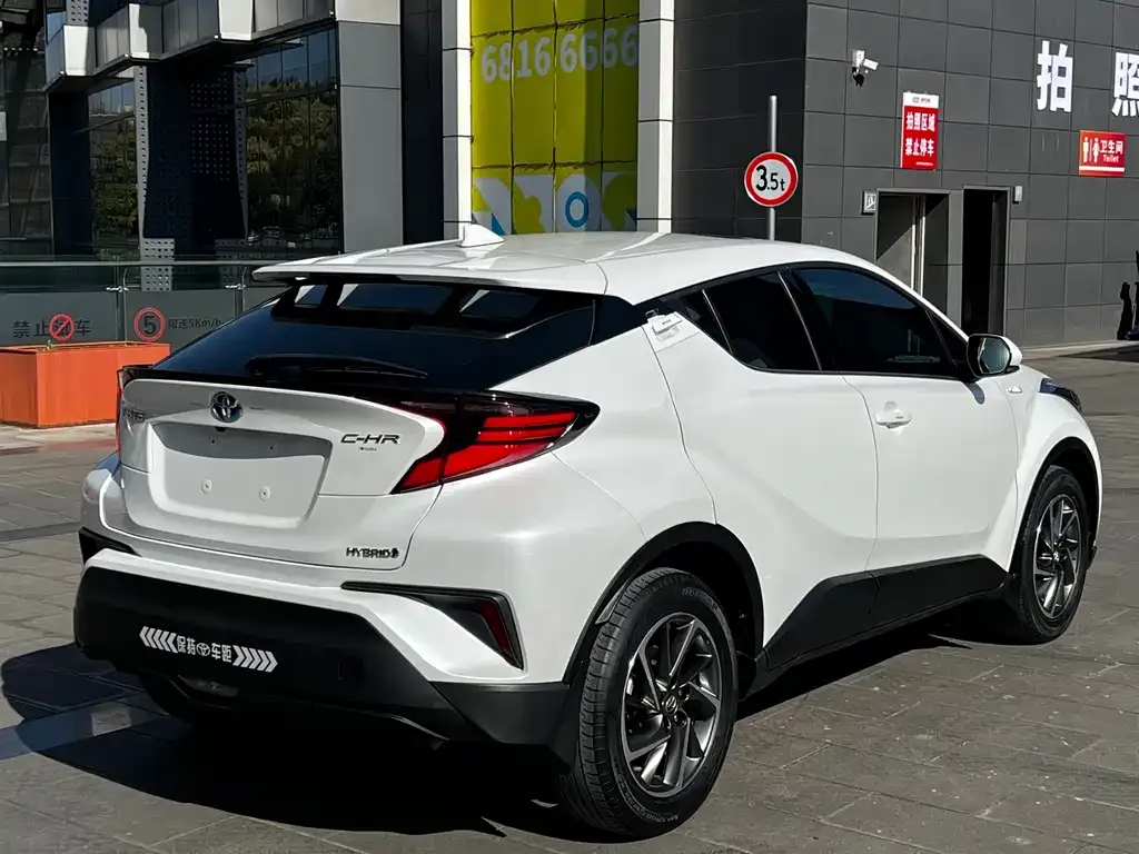 Toyota C-HR — фото 4