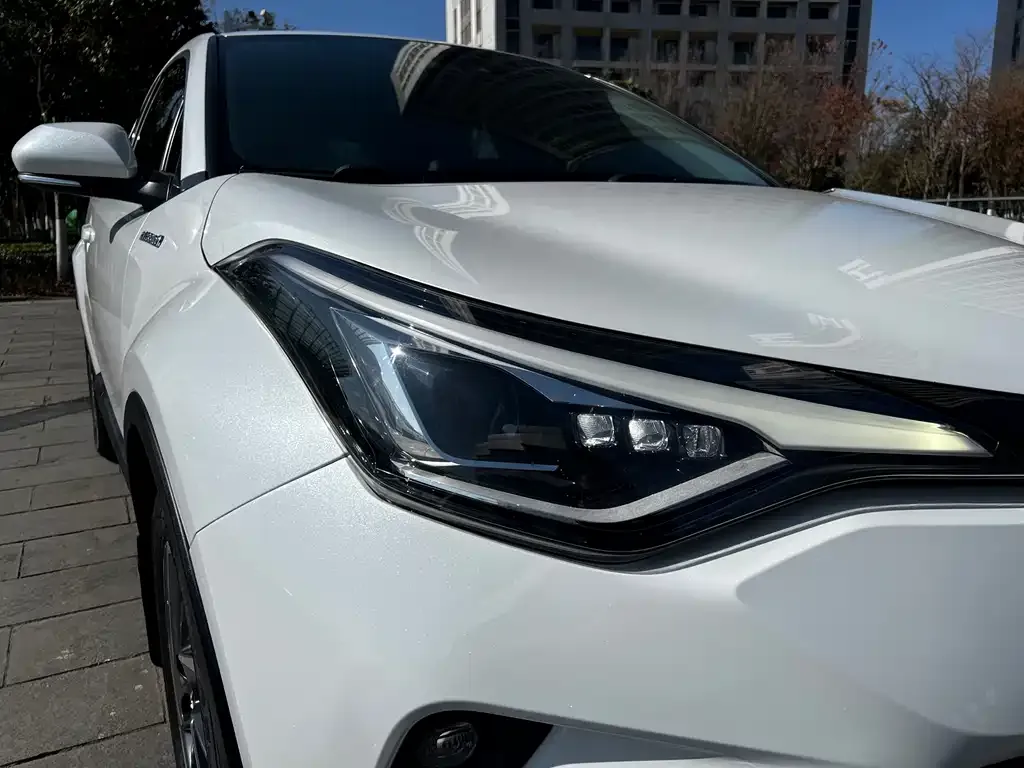 Toyota C-HR — фото 2