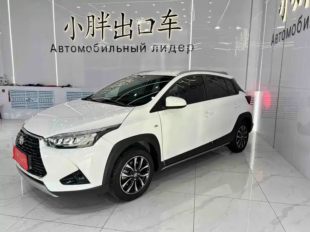 Toyota Yaris L — фото 1
