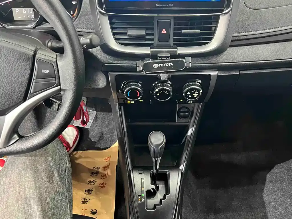 Toyota Yaris L — фото 10