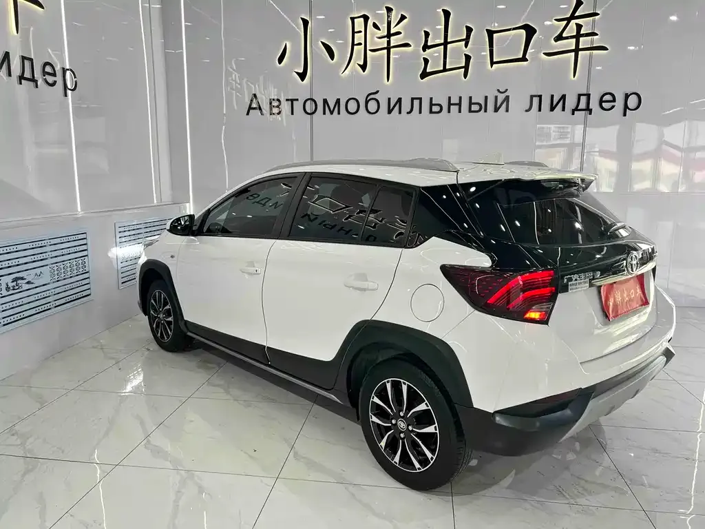 Toyota Yaris L — фото 4