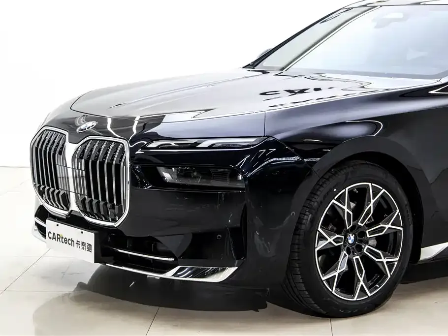 BMW 7 Series — фото 10