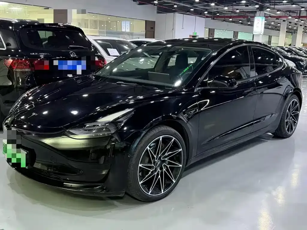 Tesla Model 3 — фото 1