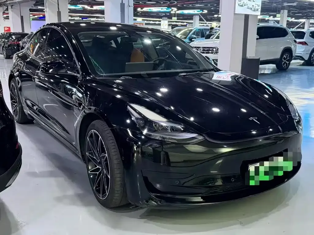 Tesla Model 3 — фото 4