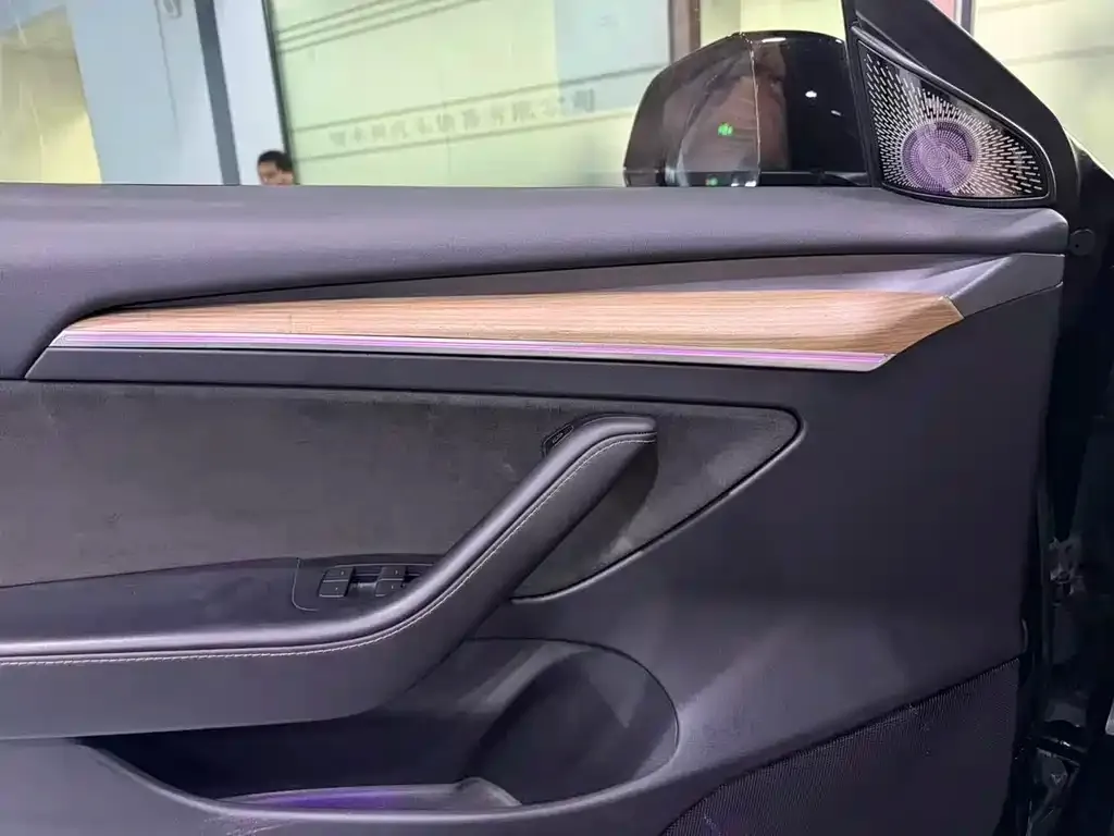 Tesla Model 3 — фото 3