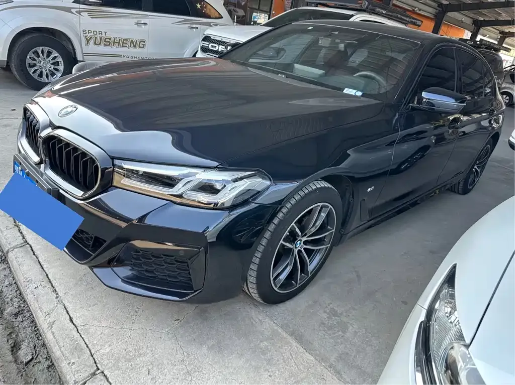 BMW 5 Series — фото 1