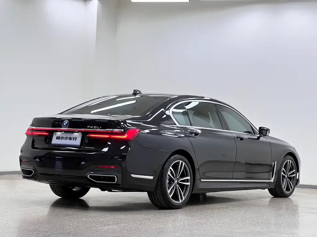 BMW 7 Series — фото 10