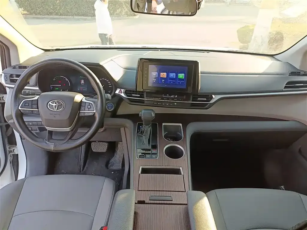 Toyota Granvia — фото 5
