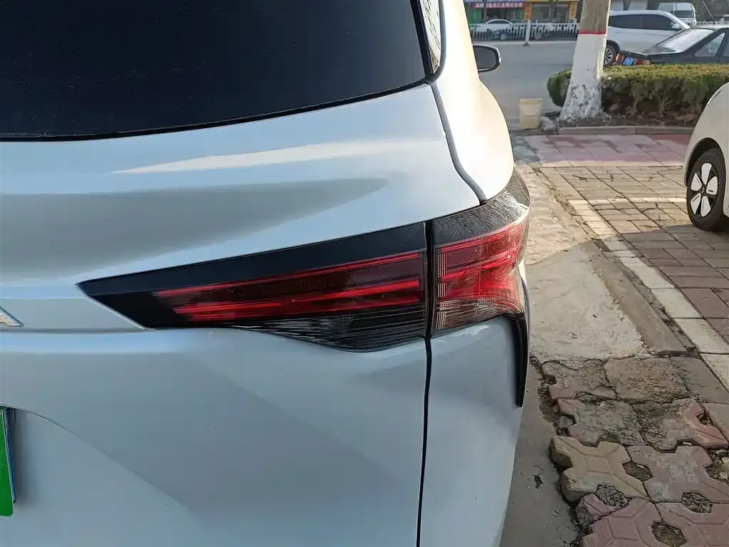 Toyota Granvia — фото 3