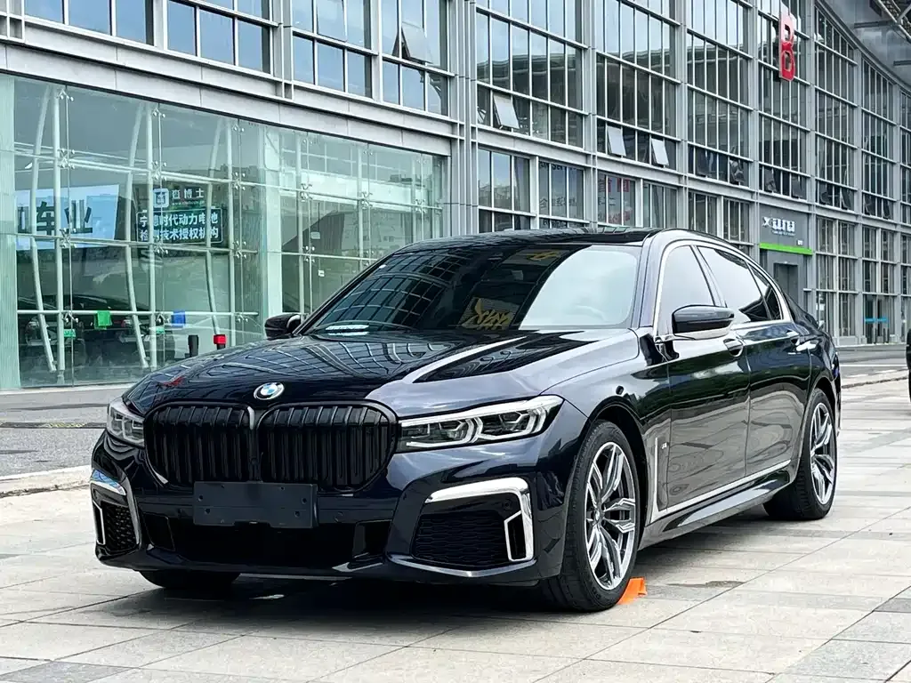 BMW 7 Series — фото 1