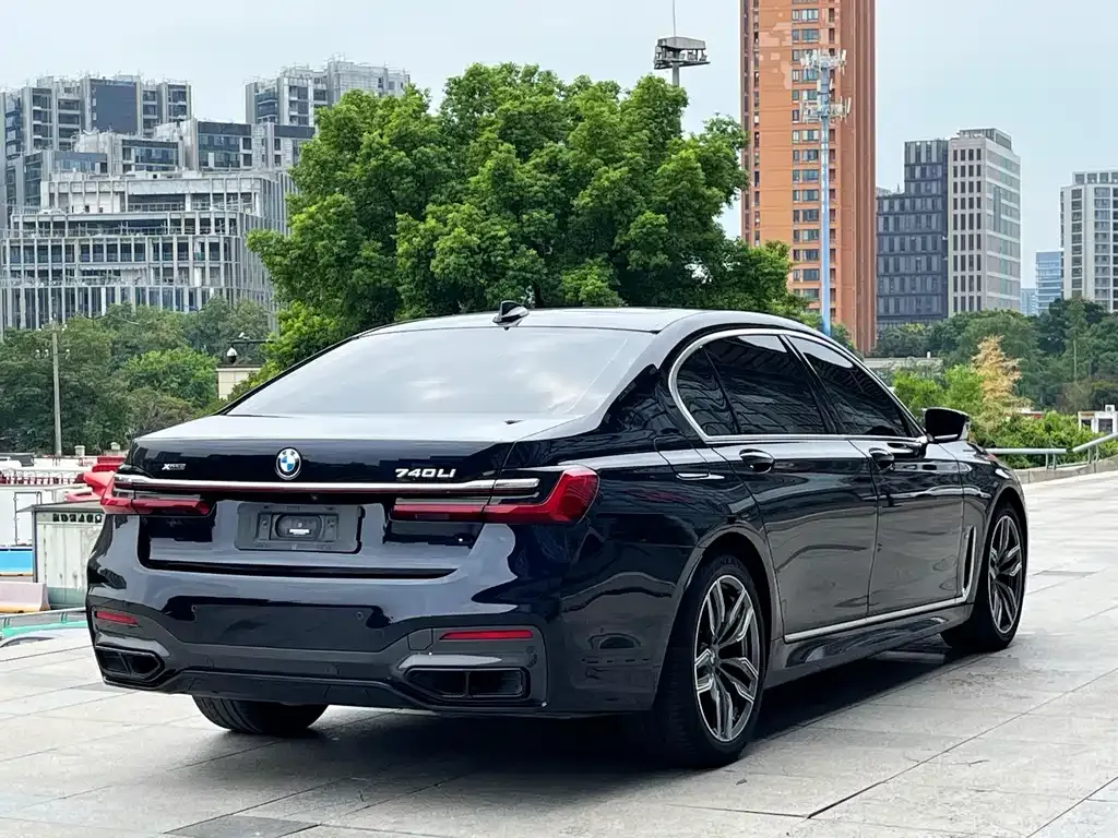 BMW 7 Series — фото 10