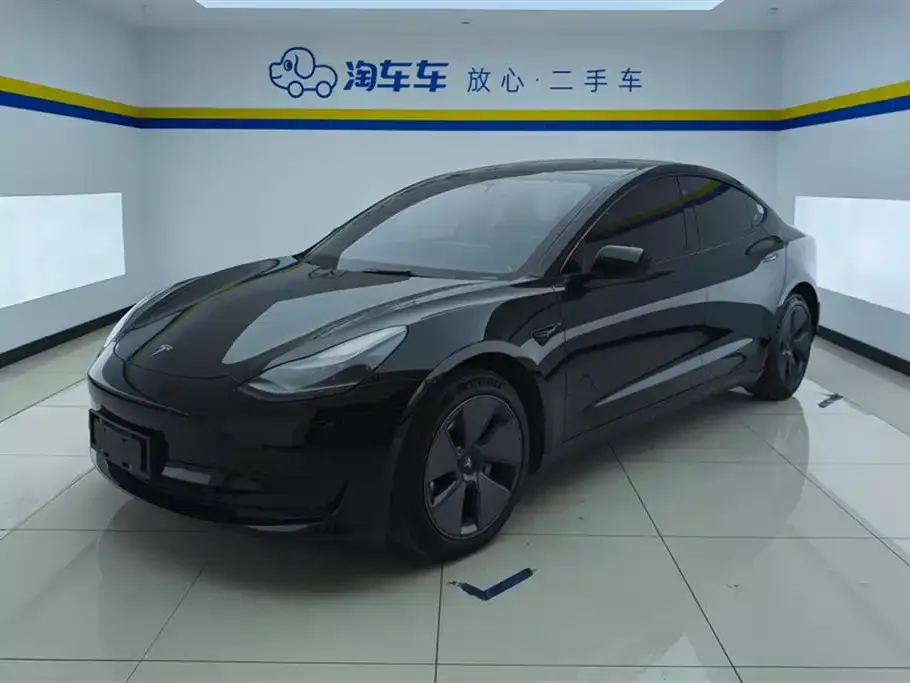 Tesla Model 3 — фото 1