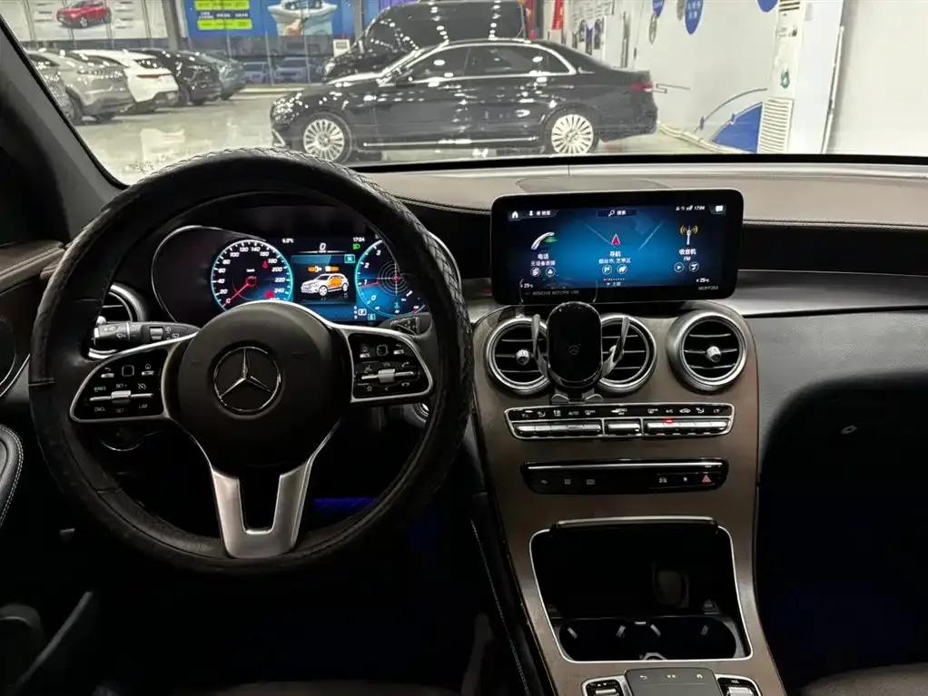 Mercedes-Benz GLC — фото 10