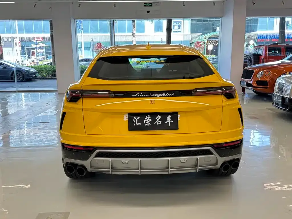 Lamborghini Urus — фото 10