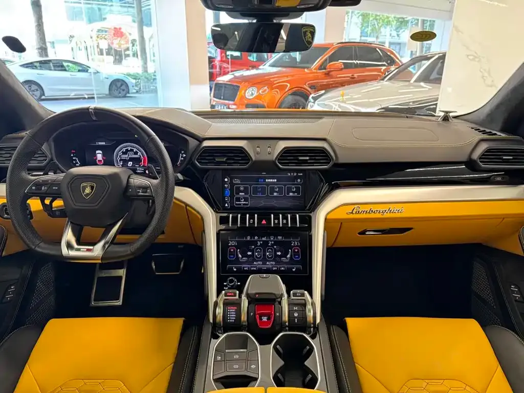 Lamborghini Urus — фото 7
